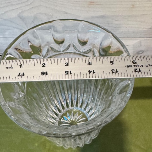 Vintage Handcrafted Tulip Garden Block Crystal Vase - Picture 8 of 8